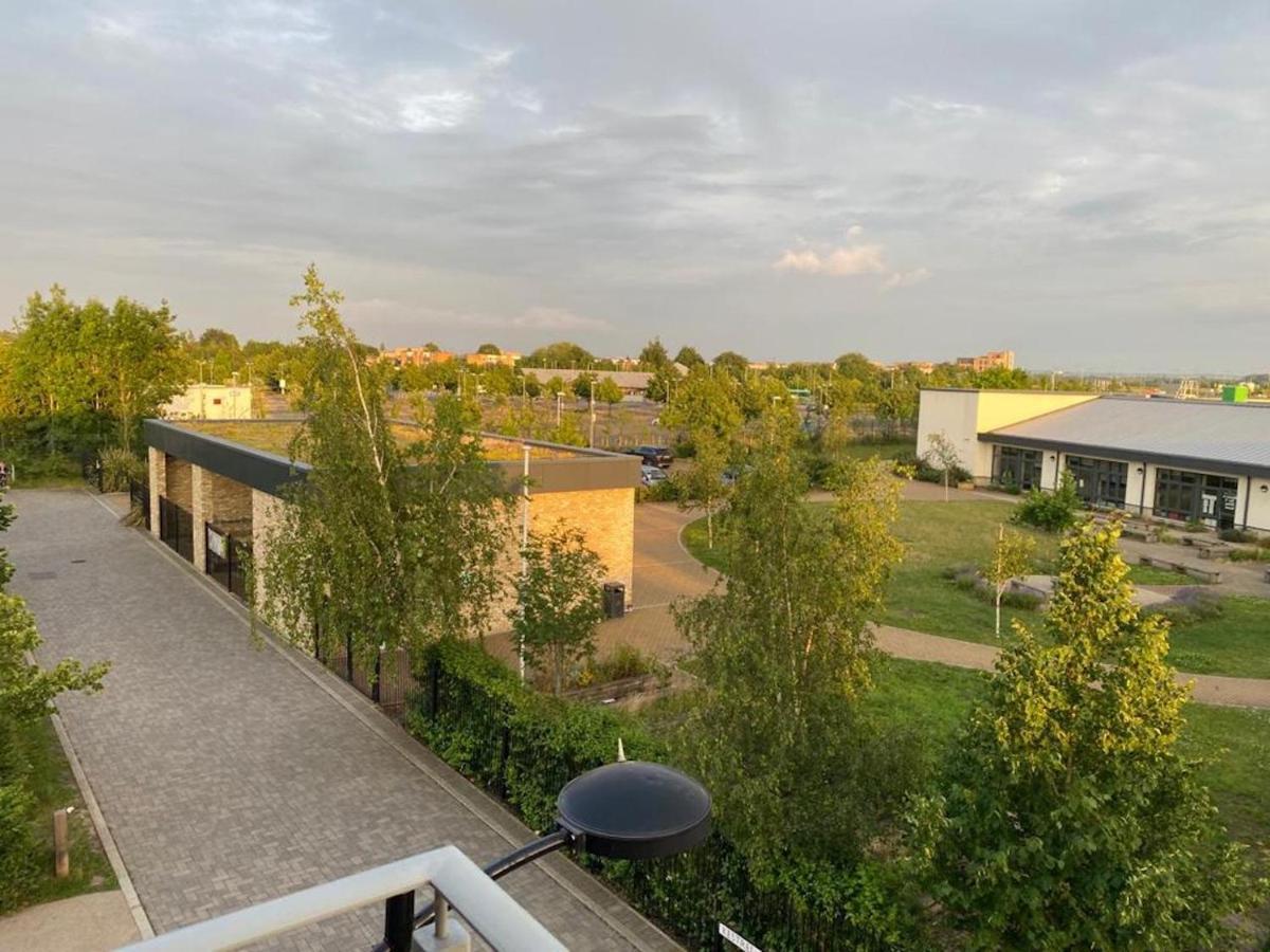 Contemporary Trumpington Apartment With Self Check-In ,Free On-Site Parking, Terrace, Super Fast Wifi & 5 Mins Drive To Papworth & Addenbrookes Hospitals Кеймбридж Екстериор снимка