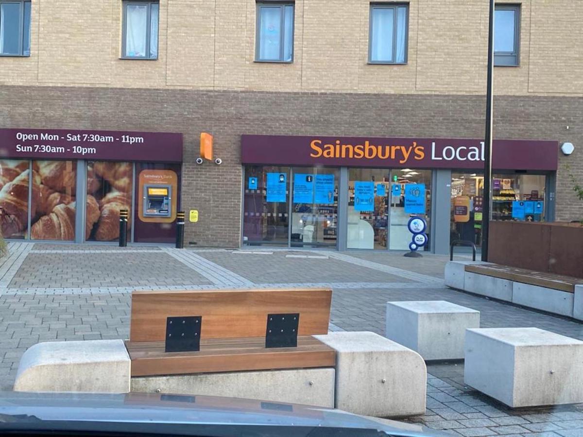 Contemporary Trumpington Apartment With Self Check-In ,Free On-Site Parking, Terrace, Super Fast Wifi & 5 Mins Drive To Papworth & Addenbrookes Hospitals Кеймбридж Екстериор снимка