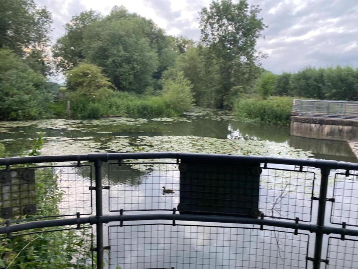 Contemporary Trumpington Apartment With Self Check-In ,Free On-Site Parking, Terrace, Super Fast Wifi & 5 Mins Drive To Papworth & Addenbrookes Hospitals Кеймбридж Екстериор снимка