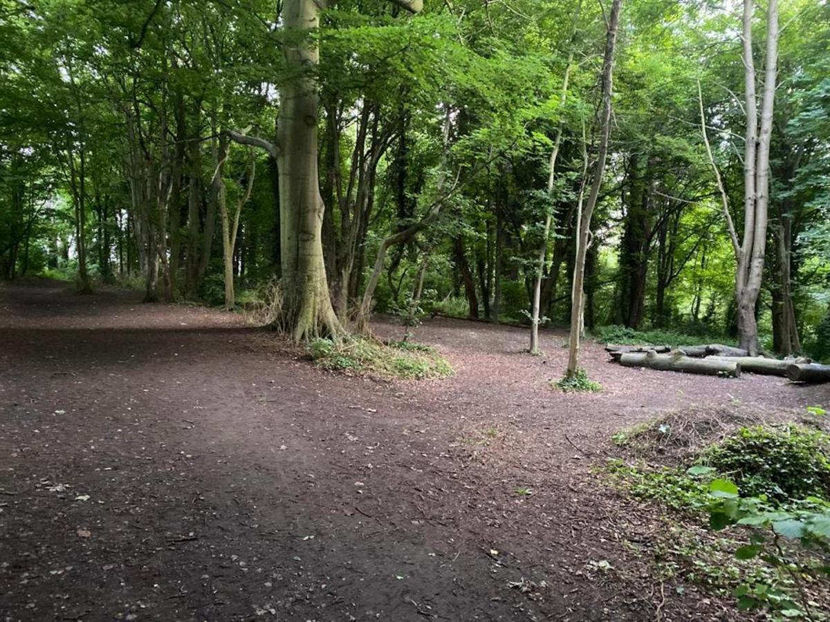 Contemporary Trumpington Apartment With Self Check-In ,Free On-Site Parking, Terrace, Super Fast Wifi & 5 Mins Drive To Papworth & Addenbrookes Hospitals Кеймбридж Екстериор снимка