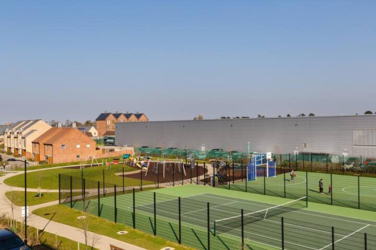Contemporary Trumpington Apartment With Self Check-In ,Free On-Site Parking, Terrace, Super Fast Wifi & 5 Mins Drive To Papworth & Addenbrookes Hospitals Кеймбридж Екстериор снимка