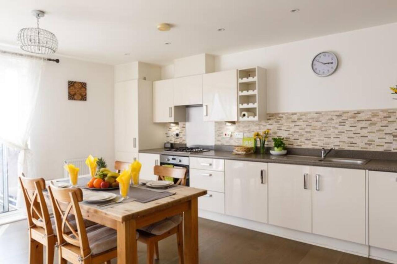 Contemporary Trumpington Apartment With Self Check-In ,Free On-Site Parking, Terrace, Super Fast Wifi & 5 Mins Drive To Papworth & Addenbrookes Hospitals Кеймбридж Екстериор снимка