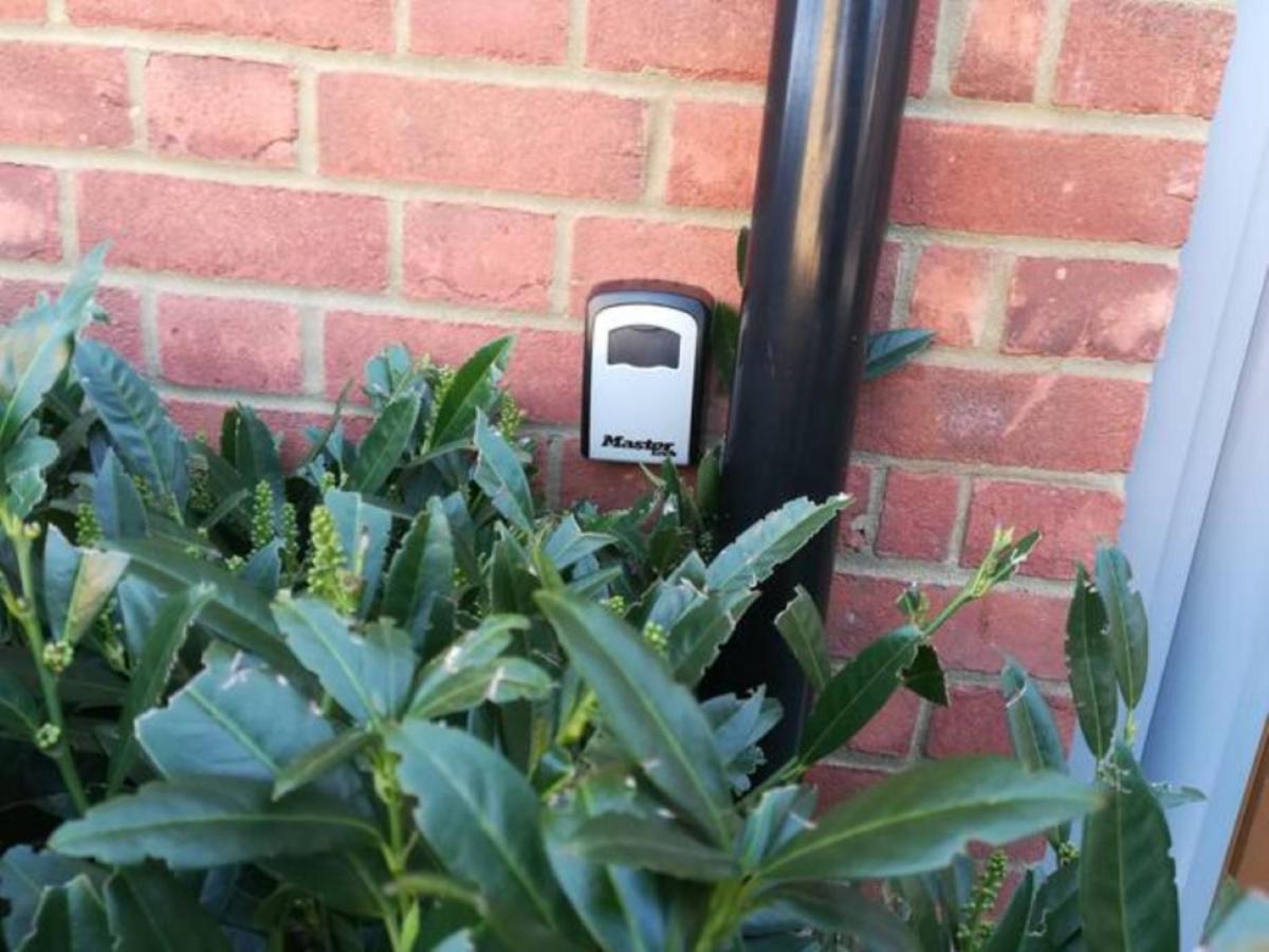 Contemporary Trumpington Apartment With Self Check-In ,Free On-Site Parking, Terrace, Super Fast Wifi & 5 Mins Drive To Papworth & Addenbrookes Hospitals Кеймбридж Екстериор снимка