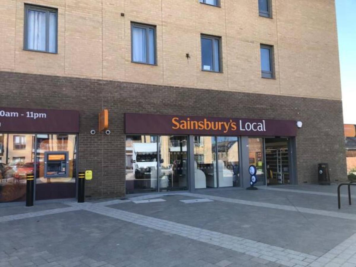 Contemporary Trumpington Apartment With Self Check-In ,Free On-Site Parking, Terrace, Super Fast Wifi & 5 Mins Drive To Papworth & Addenbrookes Hospitals Кеймбридж Екстериор снимка