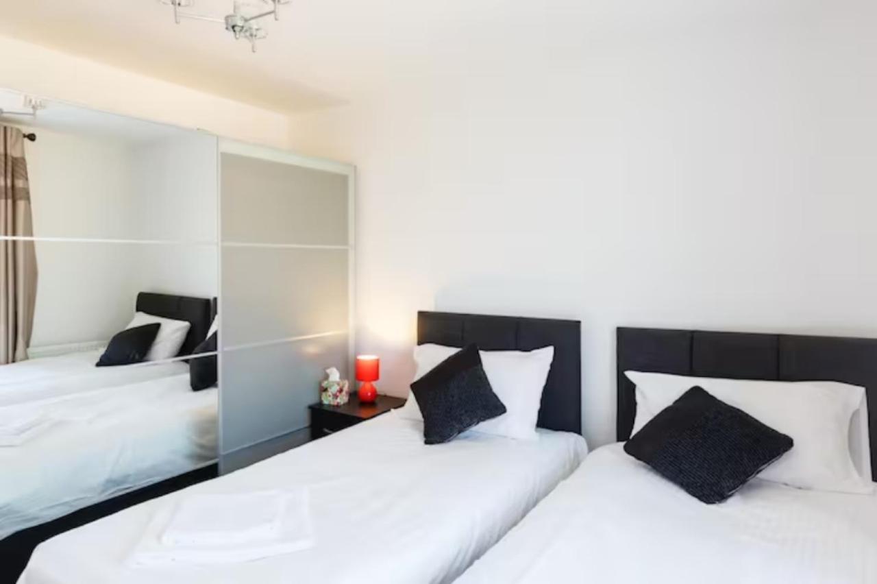 Contemporary Trumpington Apartment With Self Check-In ,Free On-Site Parking, Terrace, Super Fast Wifi & 5 Mins Drive To Papworth & Addenbrookes Hospitals Кеймбридж Екстериор снимка