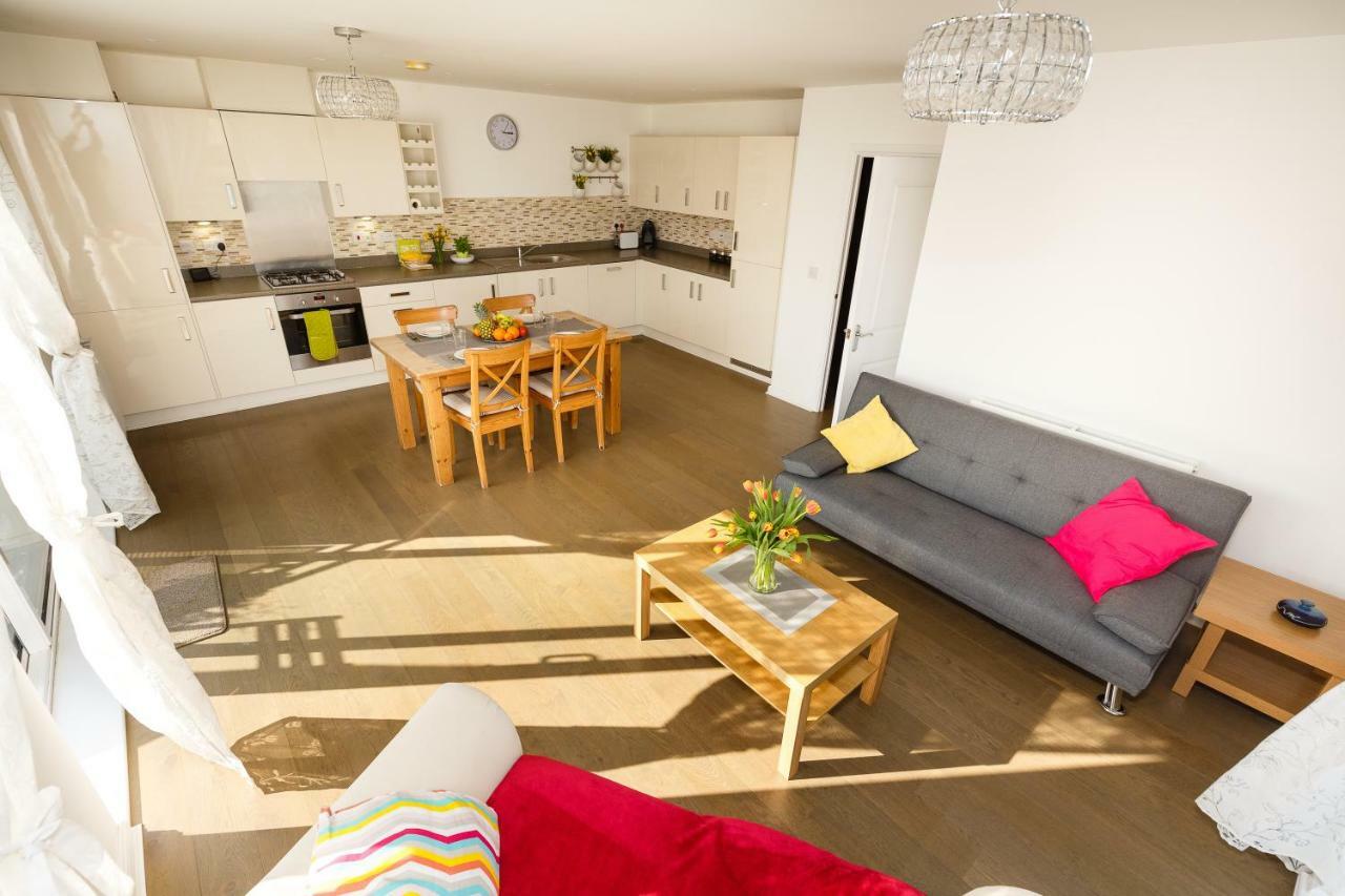 Contemporary Trumpington Apartment With Self Check-In ,Free On-Site Parking, Terrace, Super Fast Wifi & 5 Mins Drive To Papworth & Addenbrookes Hospitals Кеймбридж Екстериор снимка