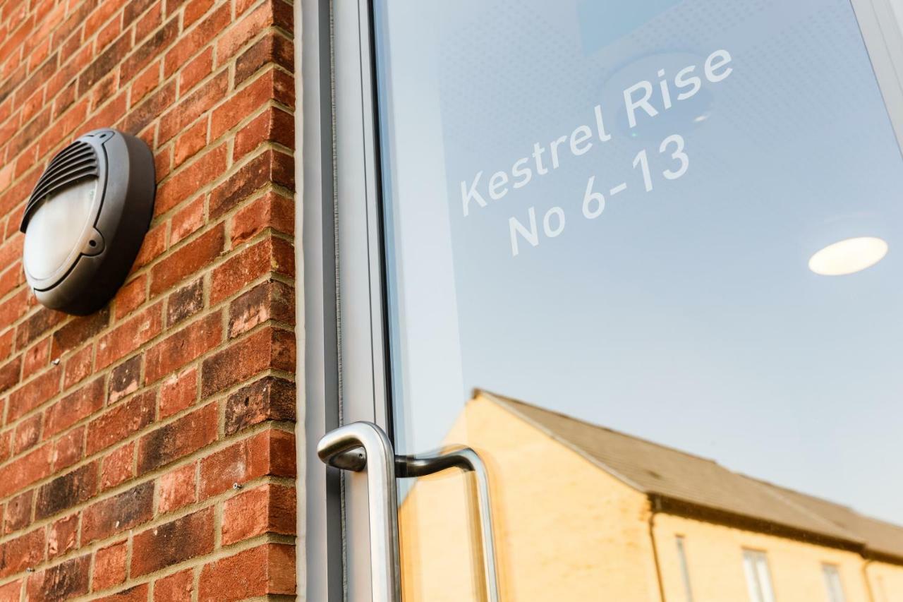 Contemporary Trumpington Apartment With Self Check-In ,Free On-Site Parking, Terrace, Super Fast Wifi & 5 Mins Drive To Papworth & Addenbrookes Hospitals Кеймбридж Екстериор снимка