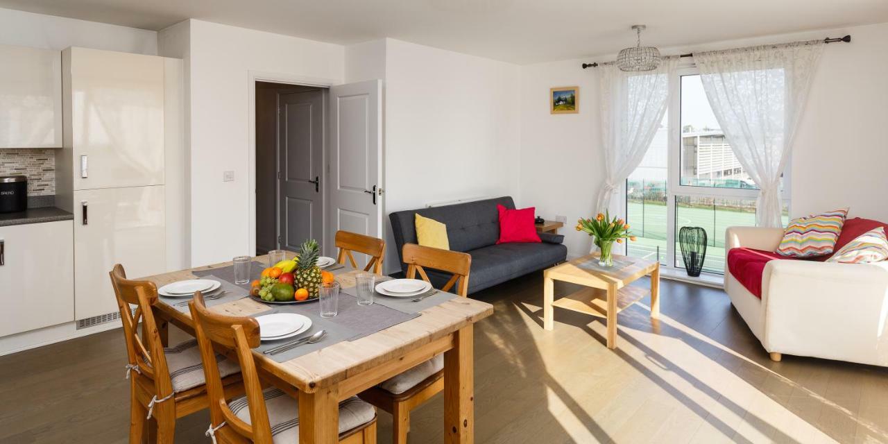 Contemporary Trumpington Apartment With Self Check-In ,Free On-Site Parking, Terrace, Super Fast Wifi & 5 Mins Drive To Papworth & Addenbrookes Hospitals Кеймбридж Екстериор снимка