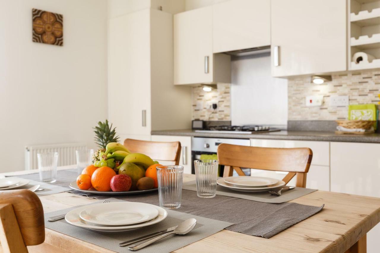 Contemporary Trumpington Apartment With Self Check-In ,Free On-Site Parking, Terrace, Super Fast Wifi & 5 Mins Drive To Papworth & Addenbrookes Hospitals Кеймбридж Екстериор снимка