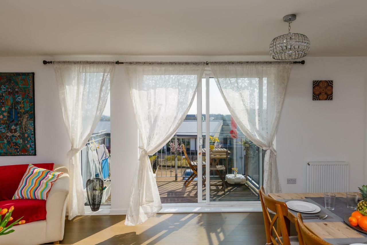 Contemporary Trumpington Apartment With Self Check-In ,Free On-Site Parking, Terrace, Super Fast Wifi & 5 Mins Drive To Papworth & Addenbrookes Hospitals Кеймбридж Екстериор снимка
