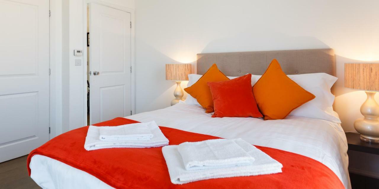 Contemporary Trumpington Apartment With Self Check-In ,Free On-Site Parking, Terrace, Super Fast Wifi & 5 Mins Drive To Papworth & Addenbrookes Hospitals Кеймбридж Екстериор снимка