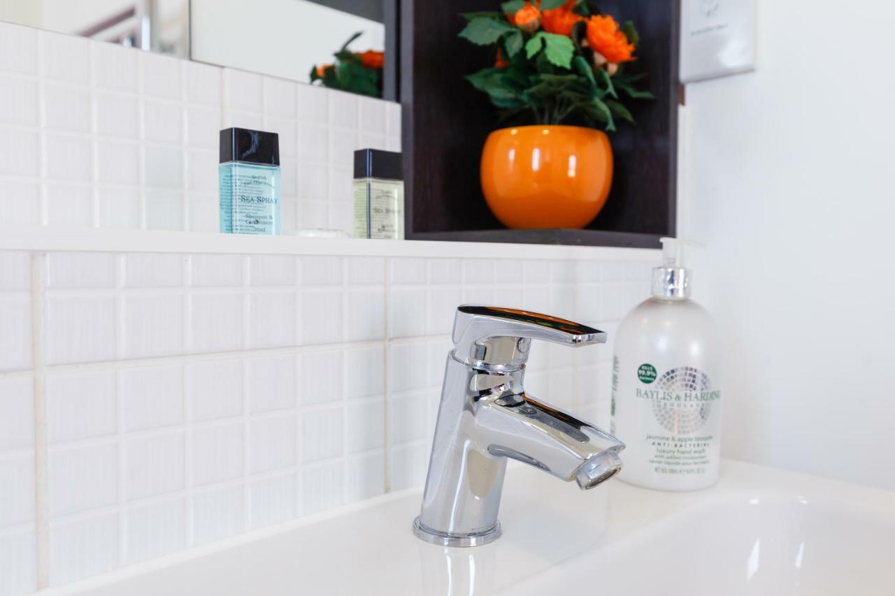Contemporary Trumpington Apartment With Self Check-In ,Free On-Site Parking, Terrace, Super Fast Wifi & 5 Mins Drive To Papworth & Addenbrookes Hospitals Кеймбридж Екстериор снимка