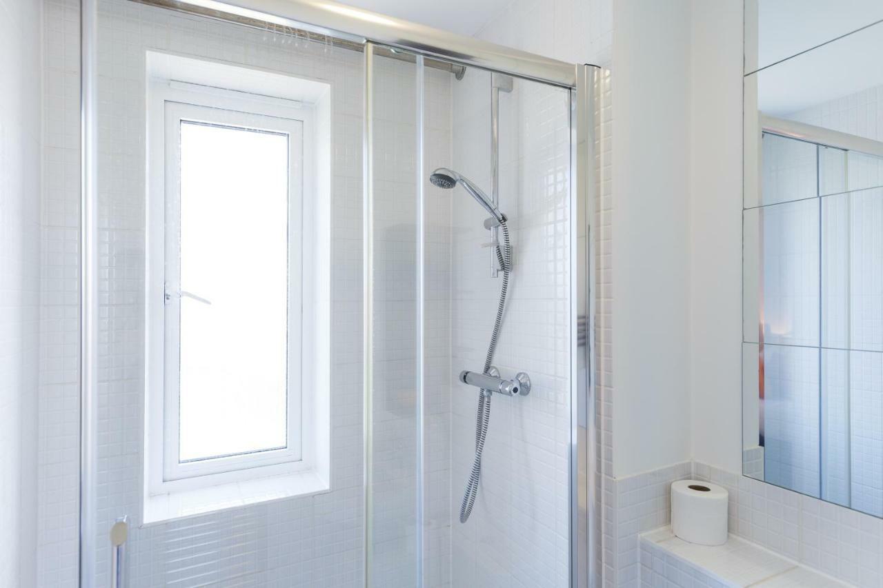 Contemporary Trumpington Apartment With Self Check-In ,Free On-Site Parking, Terrace, Super Fast Wifi & 5 Mins Drive To Papworth & Addenbrookes Hospitals Кеймбридж Екстериор снимка
