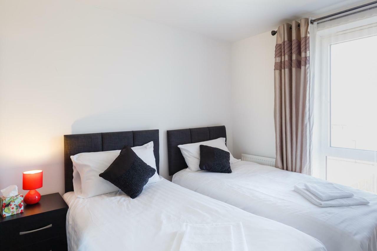 Contemporary Trumpington Apartment With Self Check-In ,Free On-Site Parking, Terrace, Super Fast Wifi & 5 Mins Drive To Papworth & Addenbrookes Hospitals Кеймбридж Екстериор снимка
