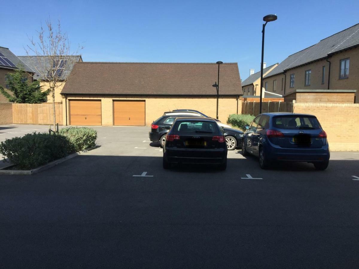 Contemporary Trumpington Apartment With Self Check-In ,Free On-Site Parking, Terrace, Super Fast Wifi & 5 Mins Drive To Papworth & Addenbrookes Hospitals Кеймбридж Екстериор снимка